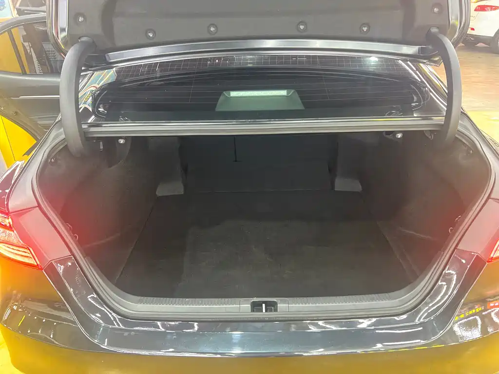 Toyota Camry 2023 — фото 11