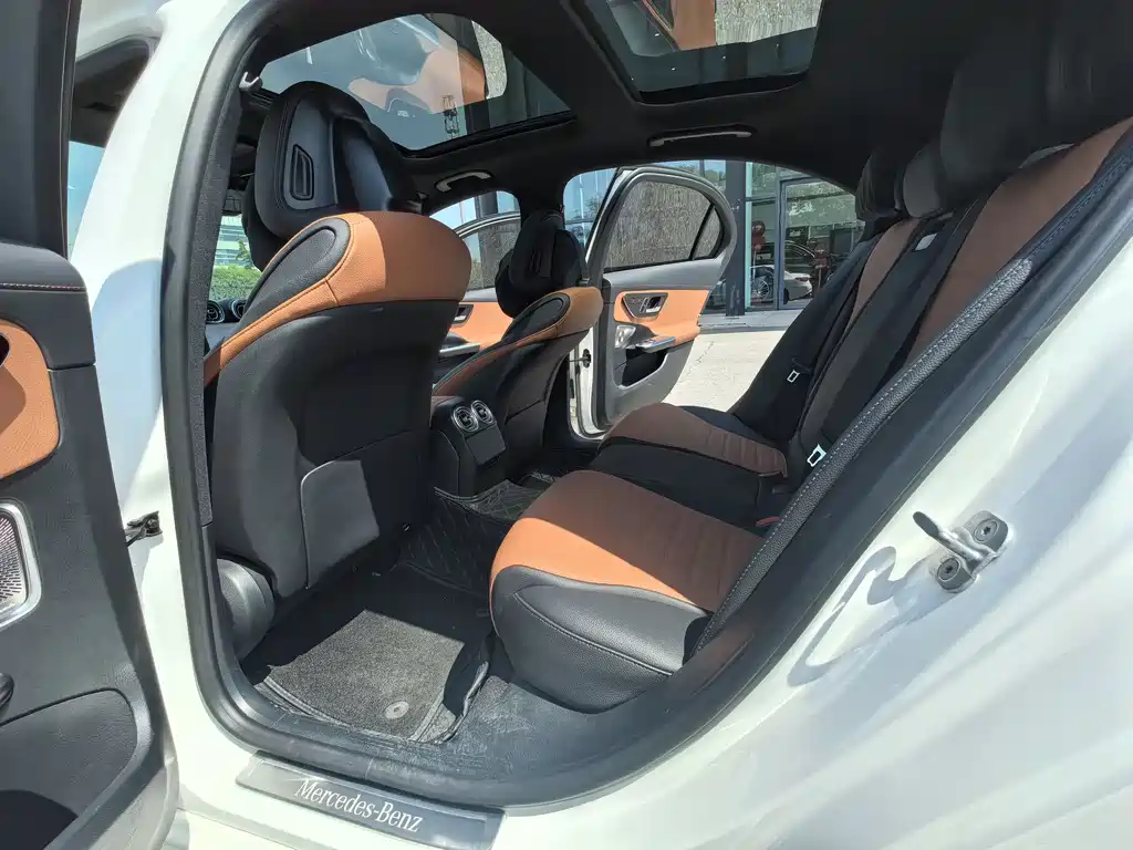 Mercedes-Benz C-Class 2023 — фото 4