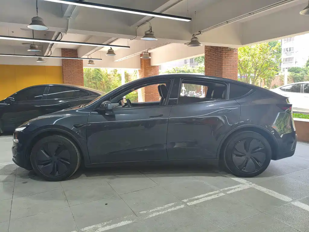 Tesla Model Y 2025 — фото 2