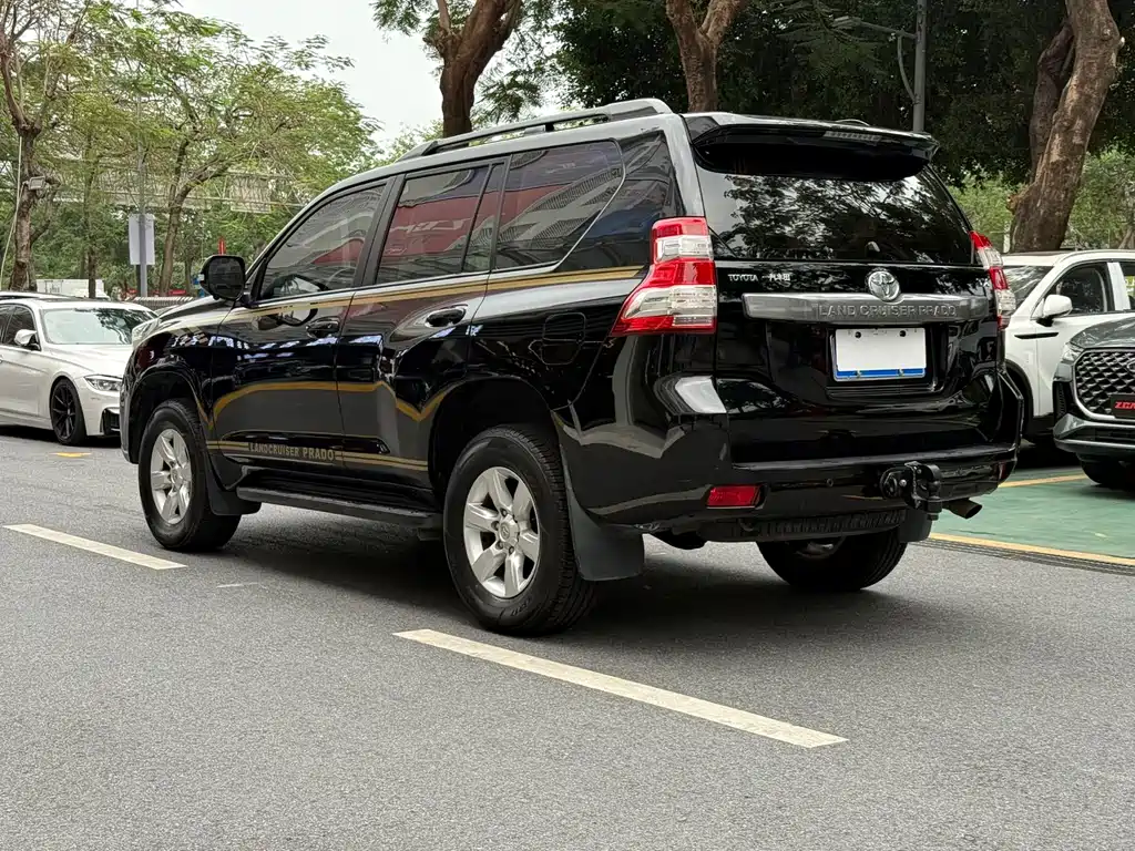 Toyota Prado 2017 — фото 2