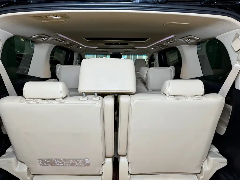 Toyota Alphard 2023 — фото 11