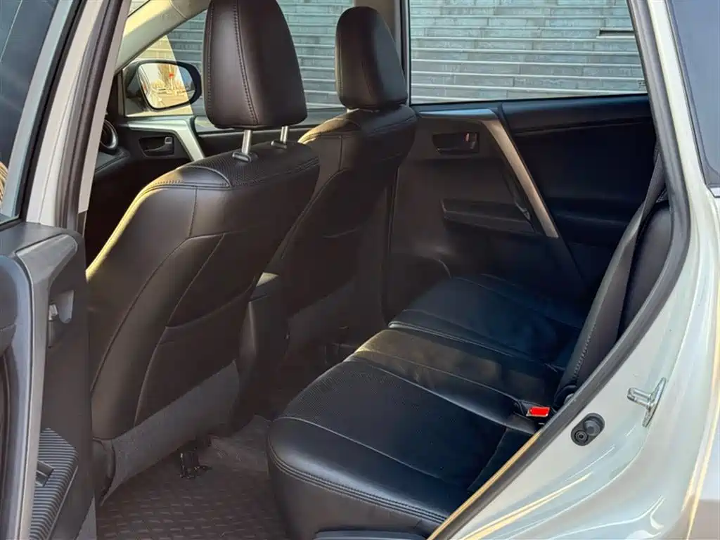 Toyota RAV4 2016 — фото 20