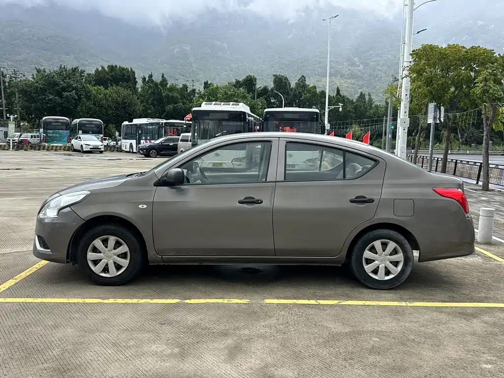 Nissan Sunny 2015 — фото 9