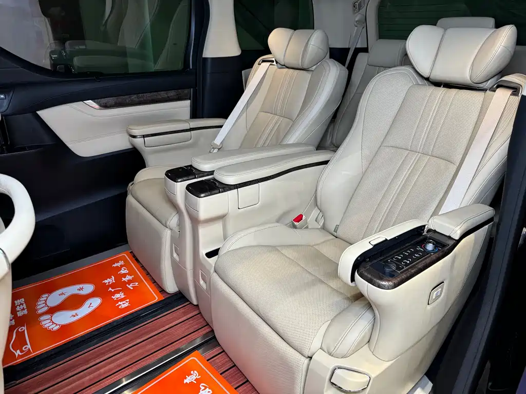 Toyota Alphard 2023 — фото 8