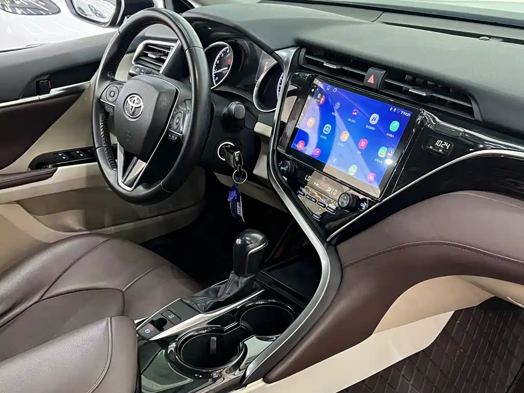 Toyota Camry 2018 — фото 8