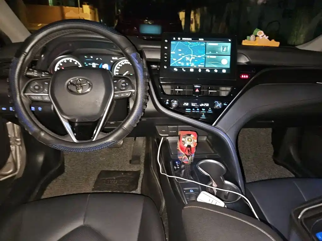 Toyota Camry 2021 — фото 10