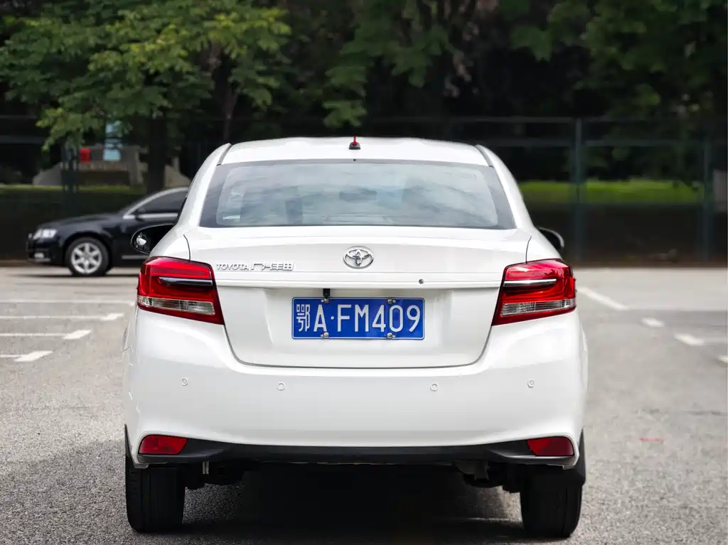 Toyota Yaris L 2019 — фото 5