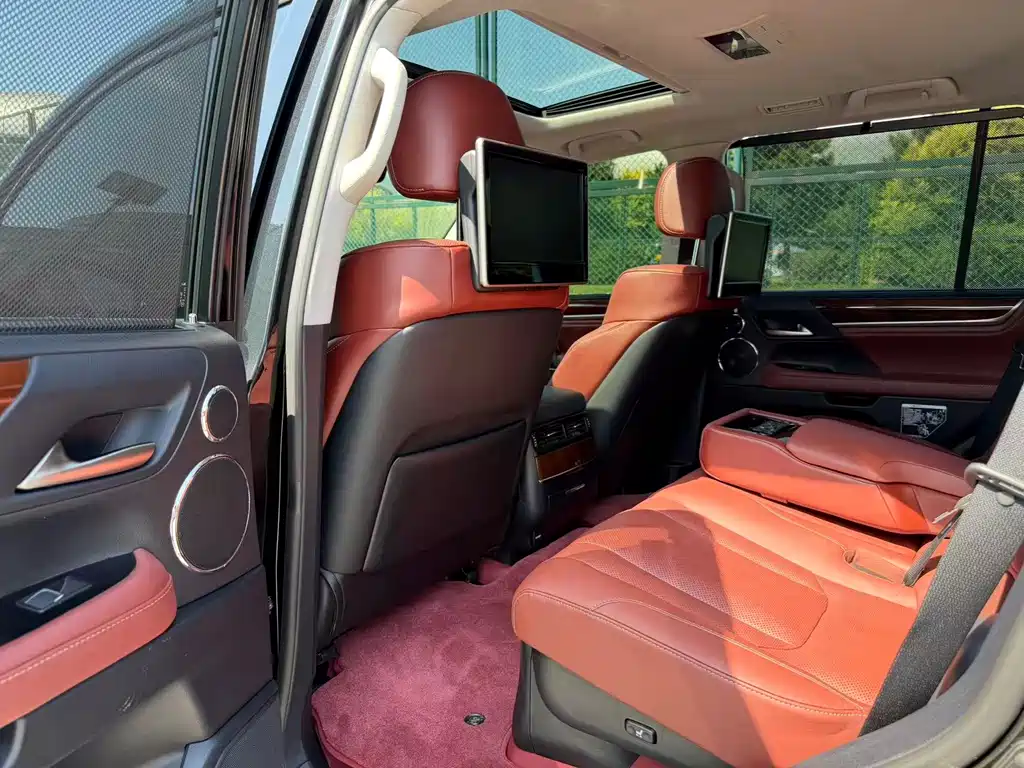 Lexus LX 2018 — фото 11