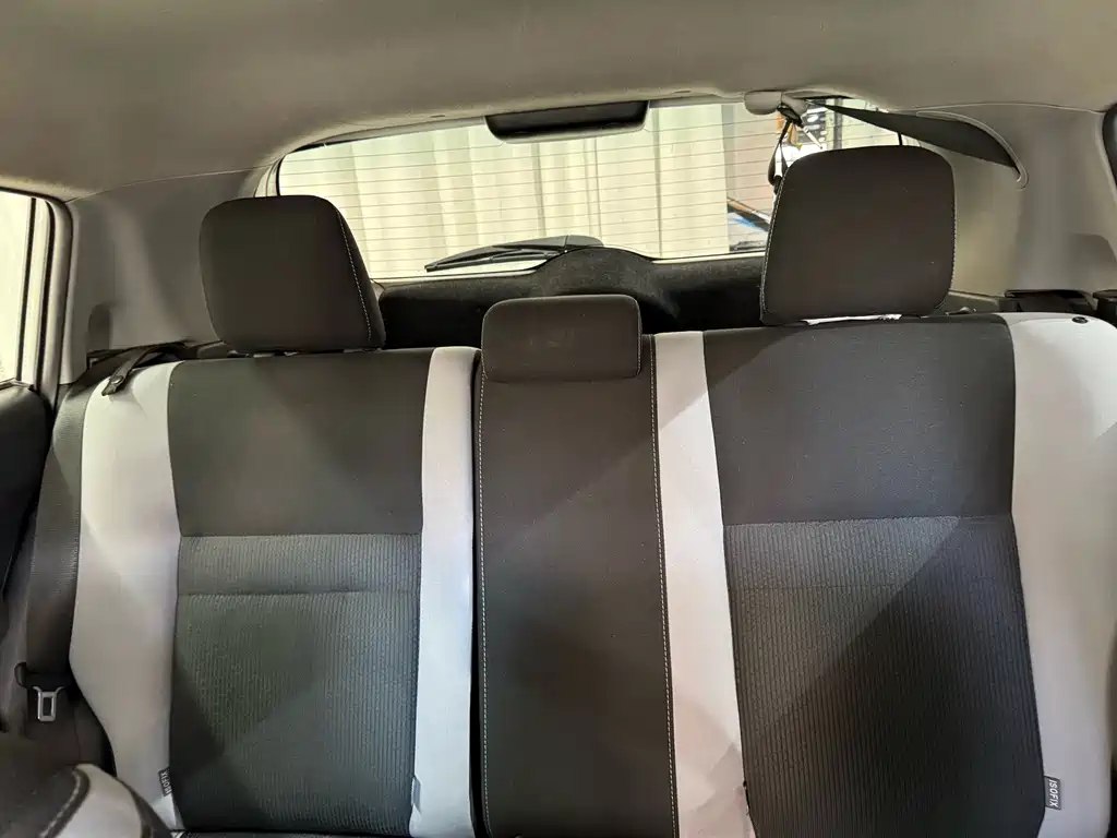 Toyota Yaris L 2022 — фото 16