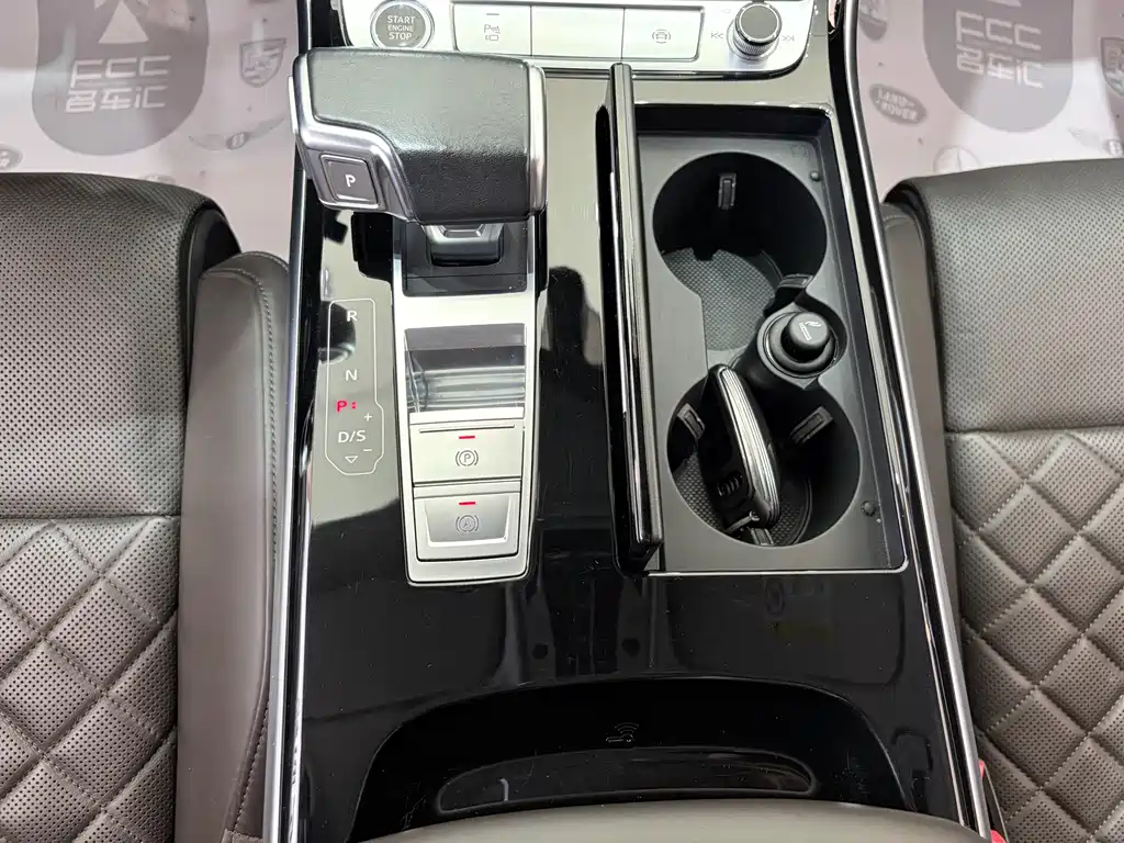 Audi A8 2021 — фото 16