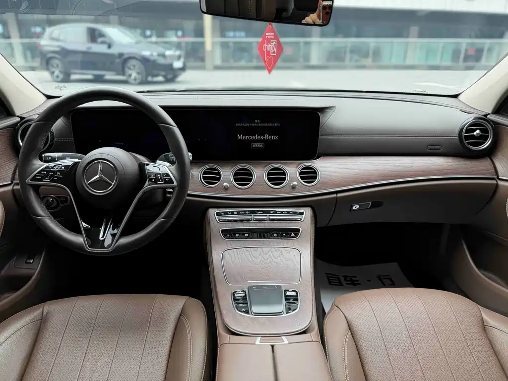 Mercedes-Benz E-Class 2023 — фото 10