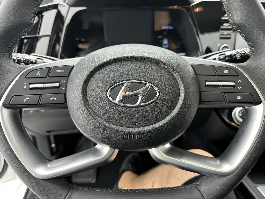 Hyundai Elantra 2023 — фото 15