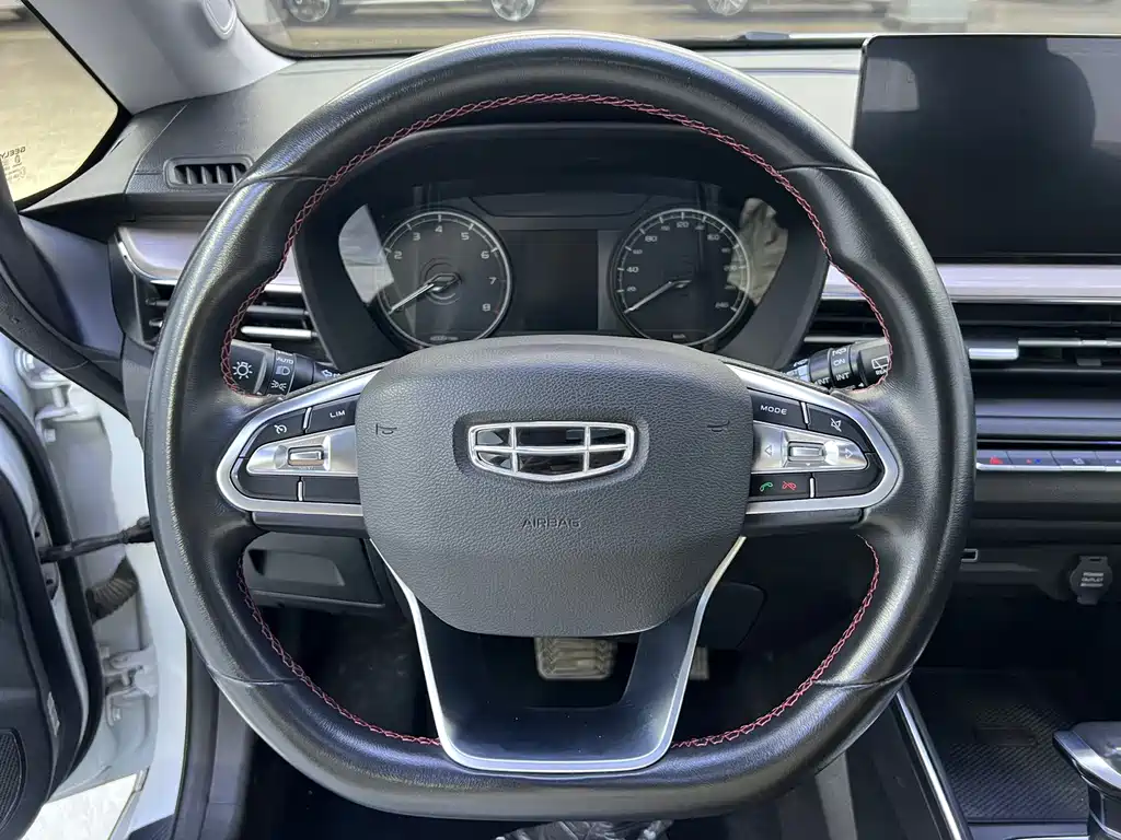 Geely Vision X3 2022 — фото 6