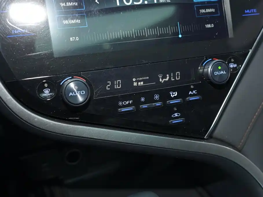 Toyota Camry 2019 — фото 8