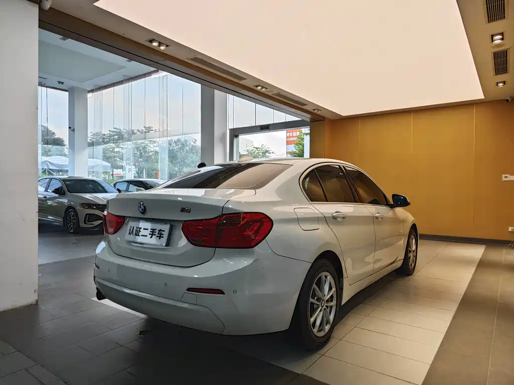 BMW 1 Series 2019 — фото 30