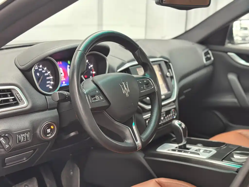 Maserati Ghibli 2015 — фото 18