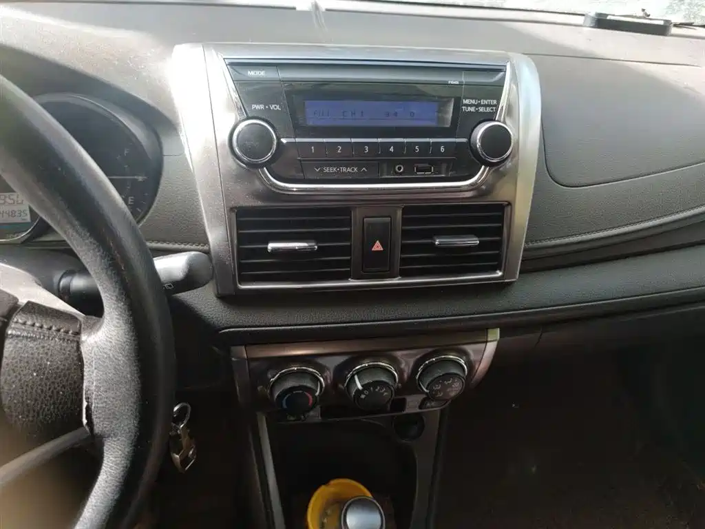 Toyota Yaris L 2016 — фото 6