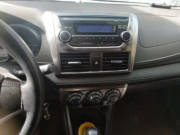 Toyota Yaris L 2015