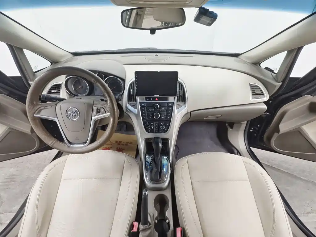 Buick Excelle 2015 — фото 9