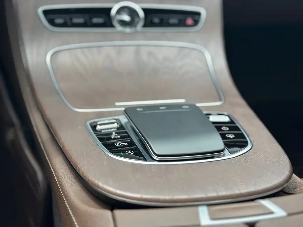 Mercedes-Benz E-Class 2020 — фото 11