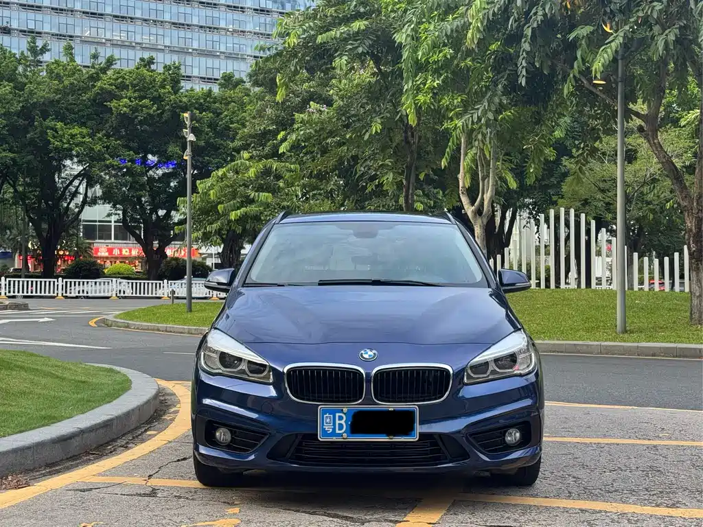 BMW 2 Series Station Wagon 2017 — фото 2