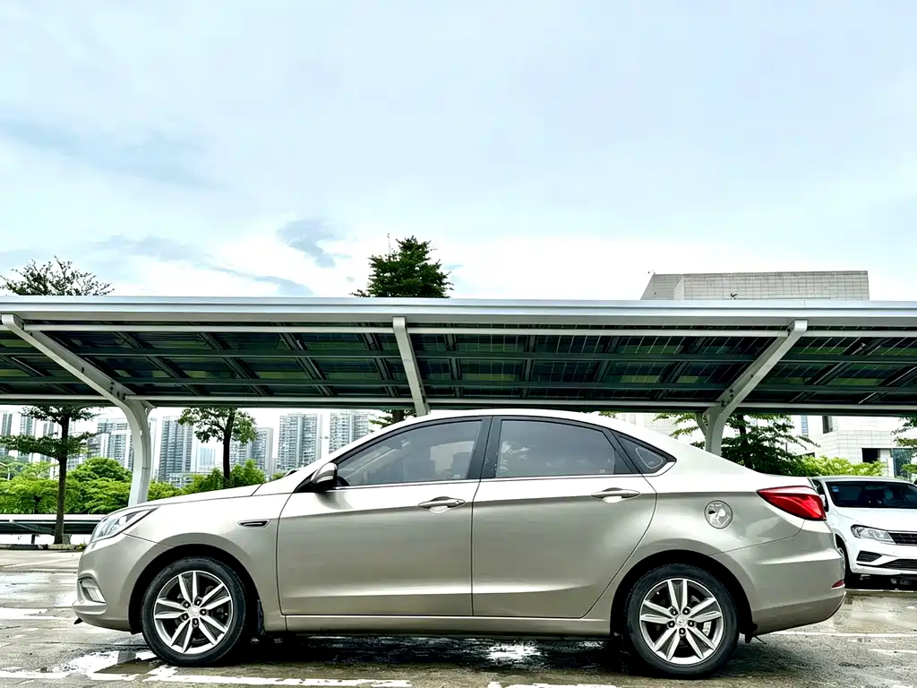 Changan Eado 2016 — фото 9