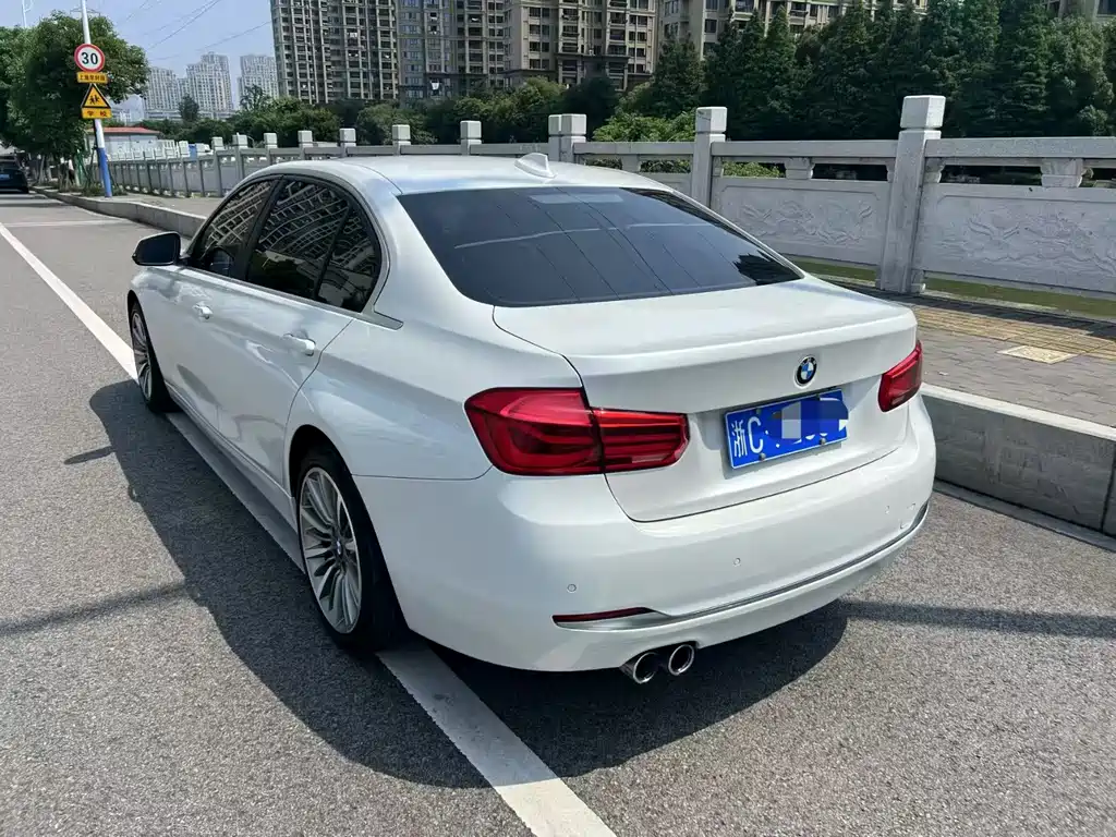 BMW 3 Series 2018 — фото 9