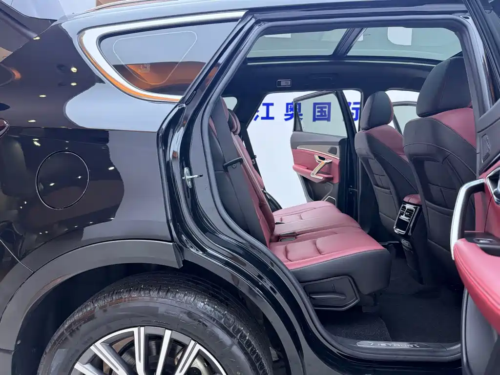 Jetour Jietu X70 PLUS 2023 — фото 18