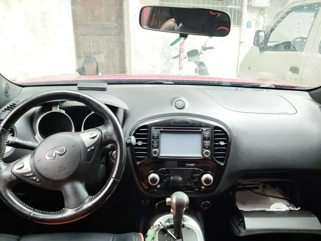 Infiniti ESQ 2015 — фото 13