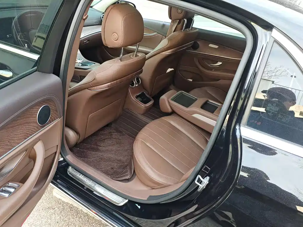 Mercedes-Benz E-Class 2023 — фото 6