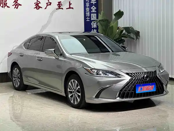 Lexus ES 2022