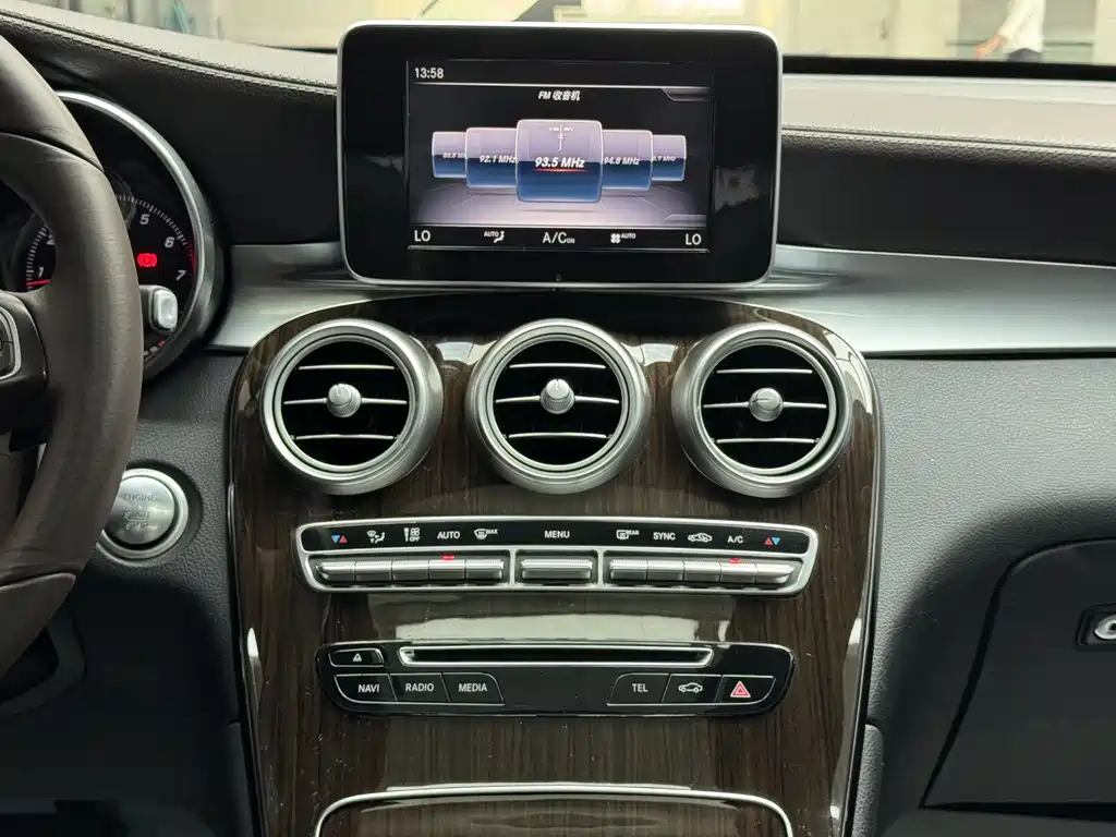 Mercedes-Benz GLC 2019 — фото 11