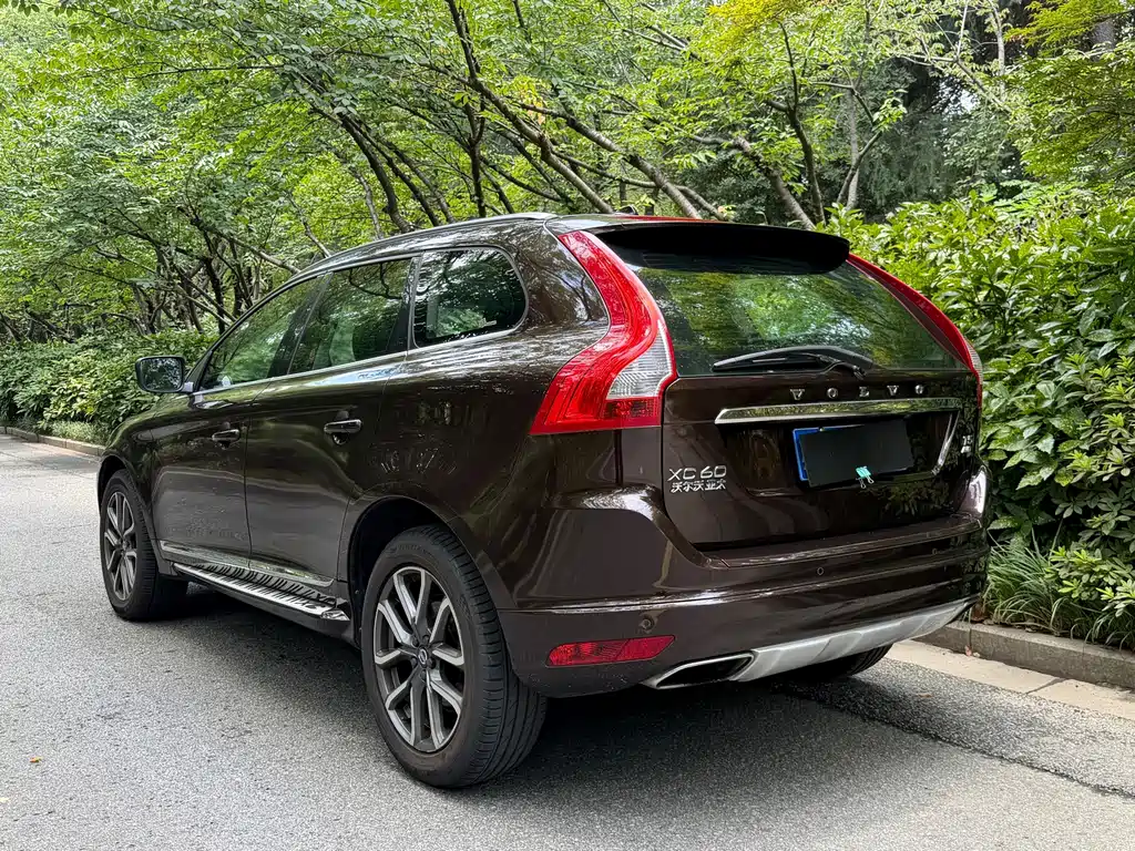 Volvo XC60 2017 — фото 16