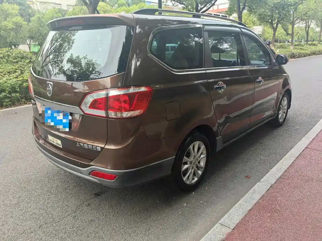 Baojun 730 2015