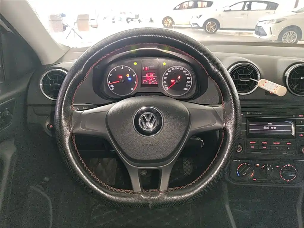 Volkswagen Jetta 2018 — фото 11