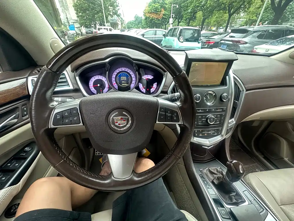 Cadillac SRX 2011 — фото 10