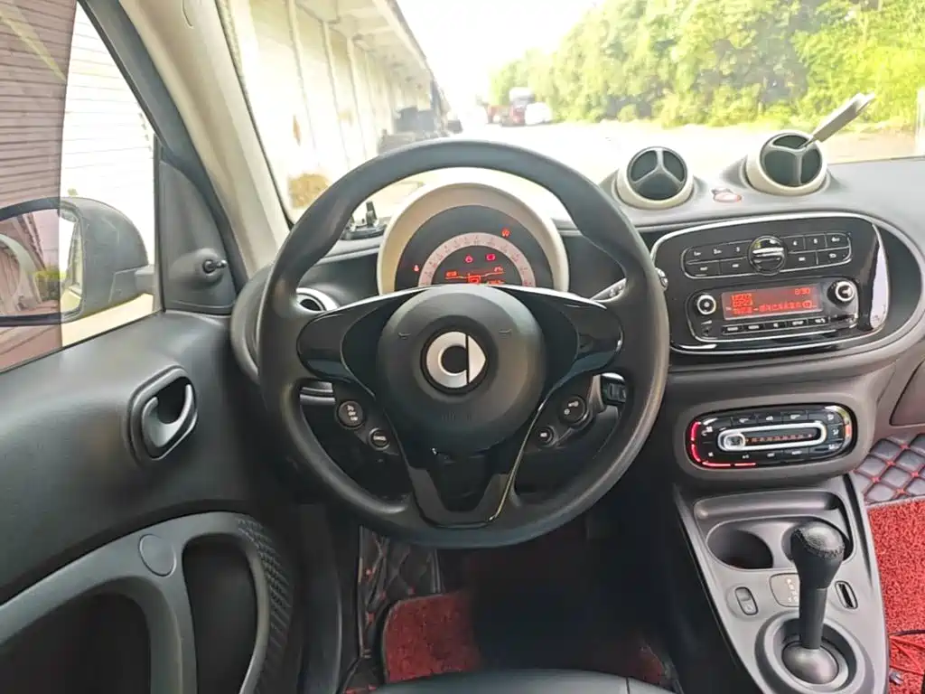 smart Fortwo 2017 — фото 11