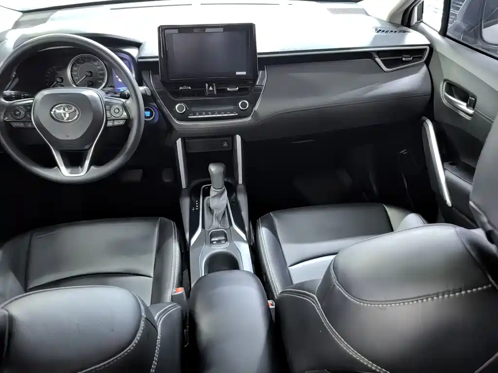 Toyota Corolla Cross 2022 — фото 8