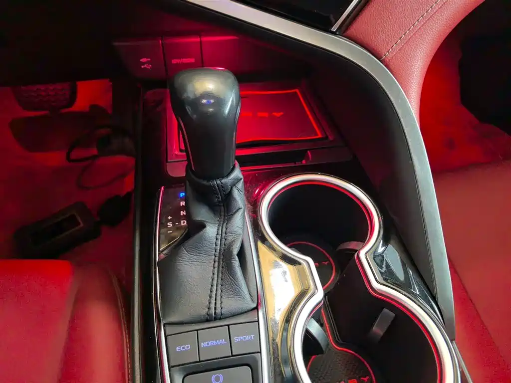 Toyota Camry 2018 — фото 14