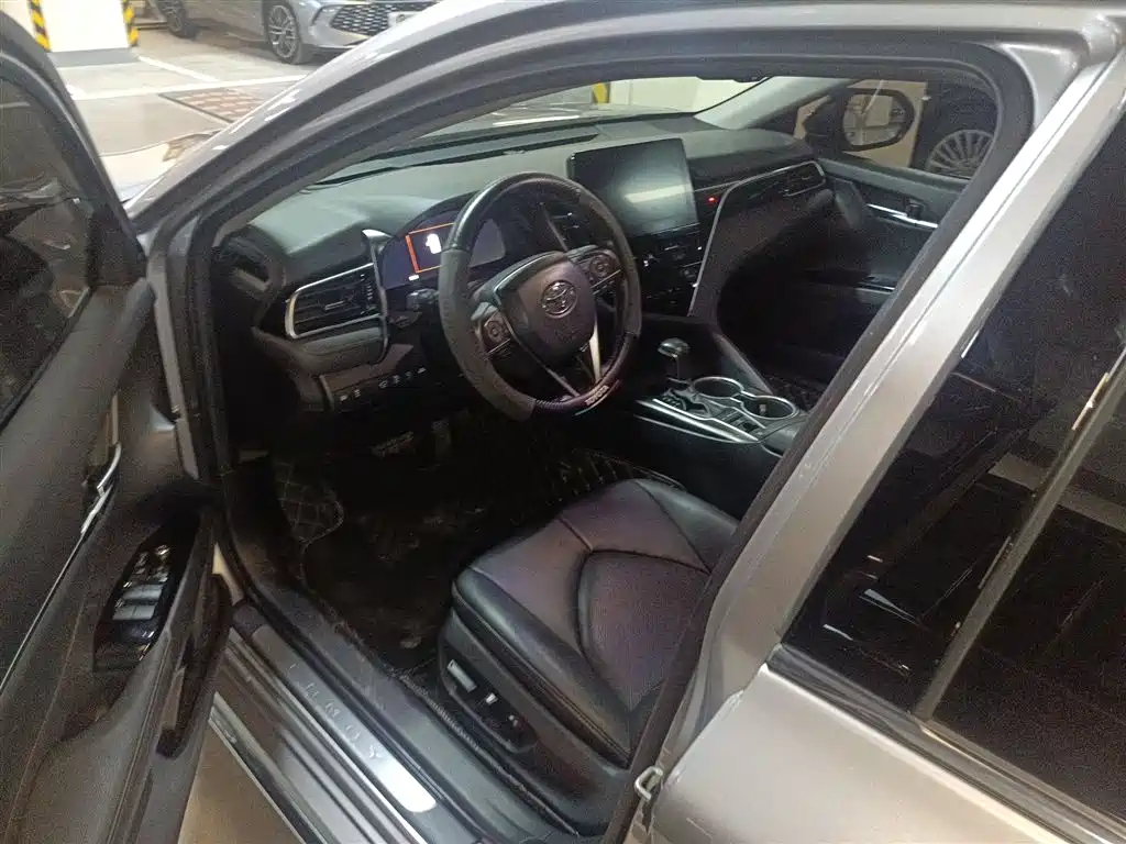 Toyota Camry 2023 — фото 17