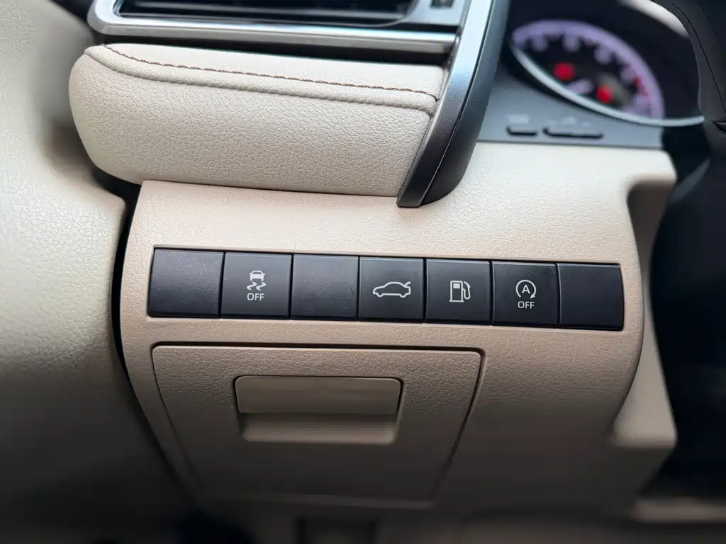 Toyota Camry 2019 — фото 22