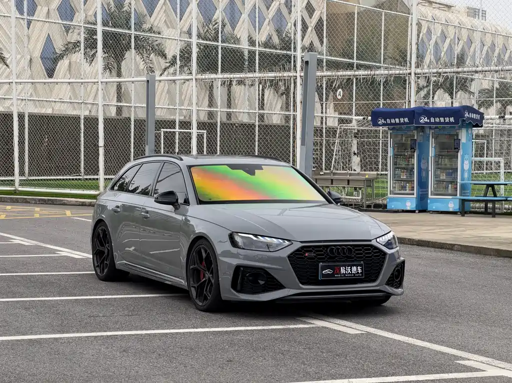 Audi RS 4 2025 — фото 3