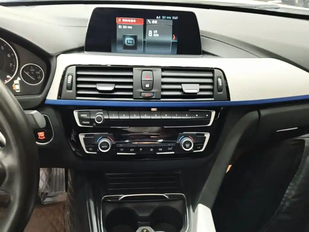 BMW 3 Series 2019 — фото 13