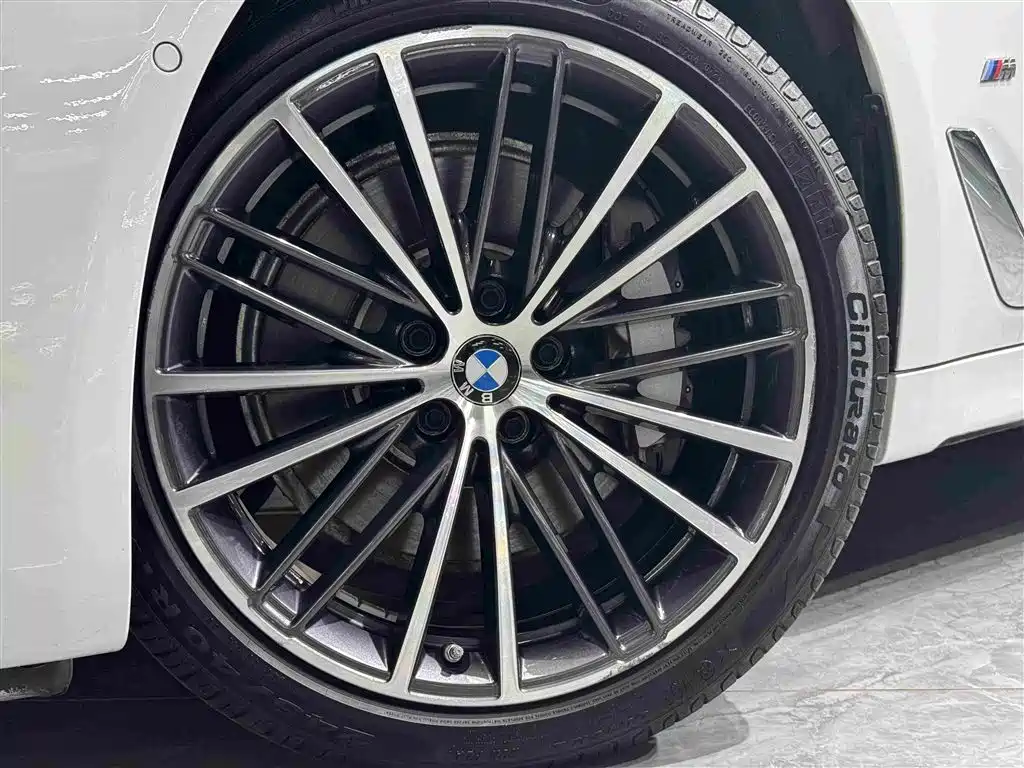 BMW 5 Series 2021 — фото 22