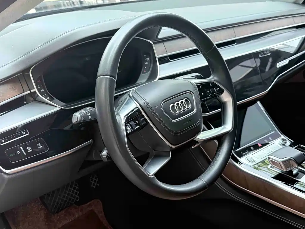Audi A8 2023 — фото 37
