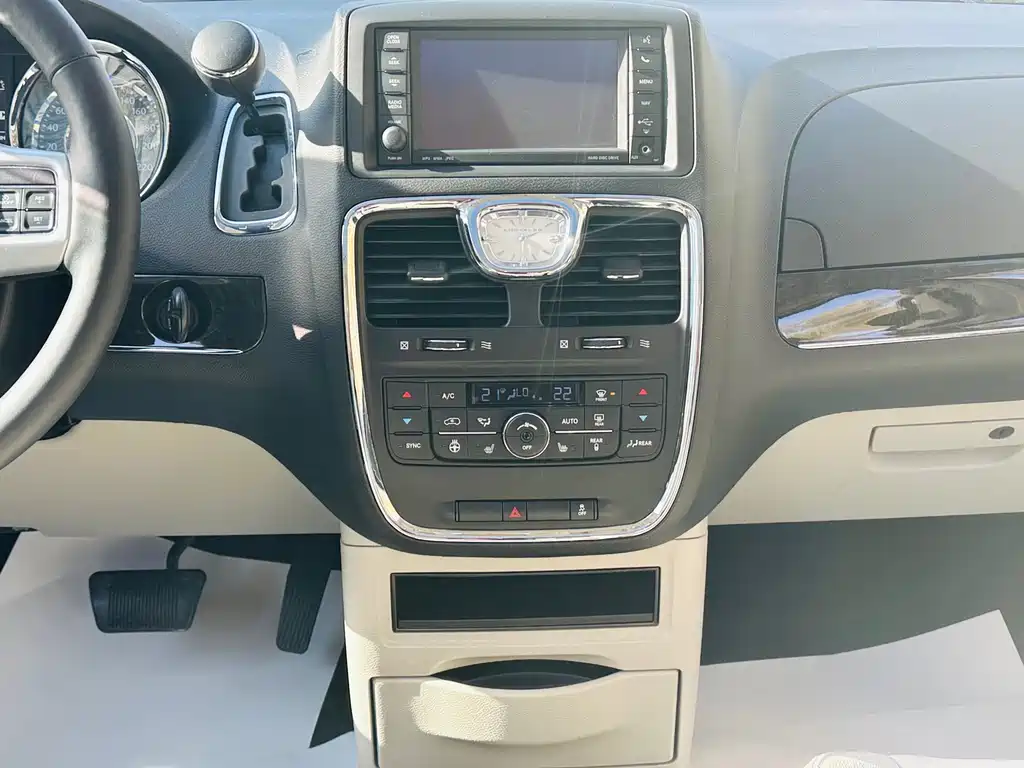 Chrysler Grand Voyager 2016 — фото 17