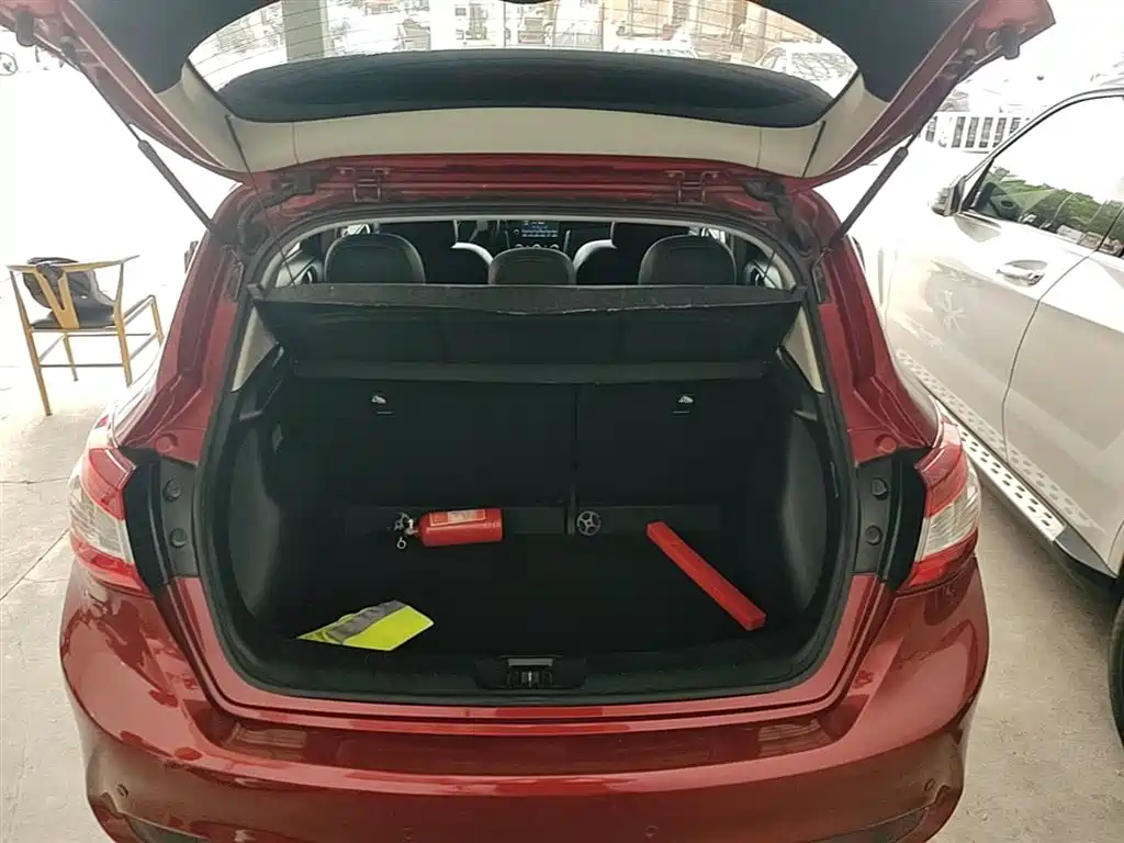 Nissan Tiida 2018 — фото 19