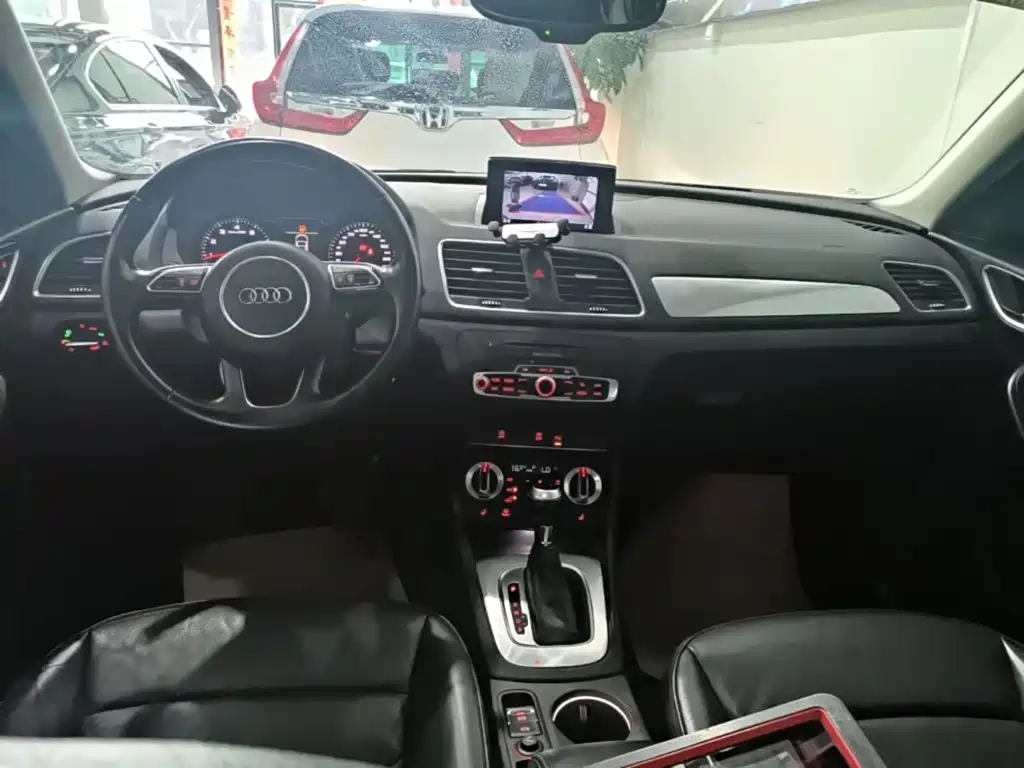 Audi Q3 2016 — фото 10