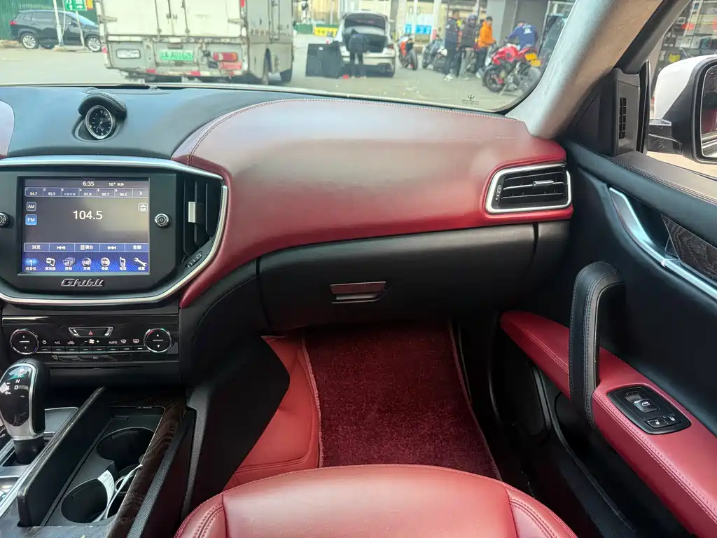 Maserati Ghibli 2015 — фото 12
