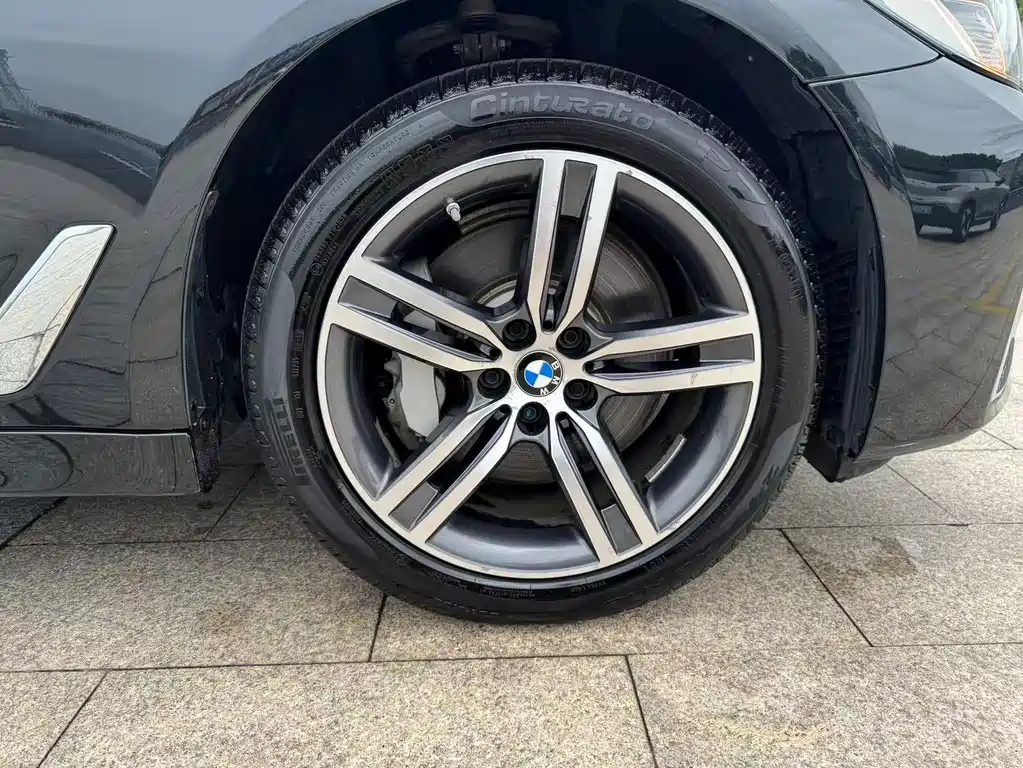 BMW 5 Series 2022 — фото 9